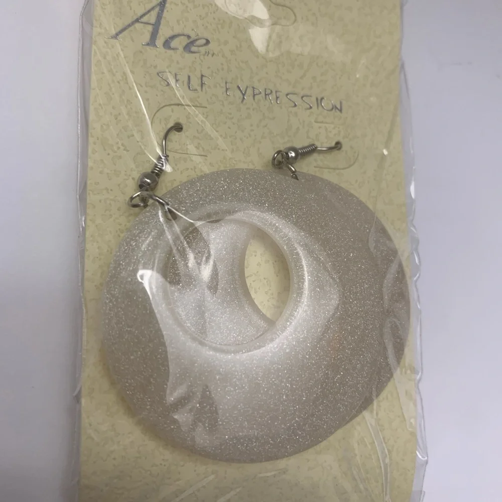 Earring - Picture 2 of 4